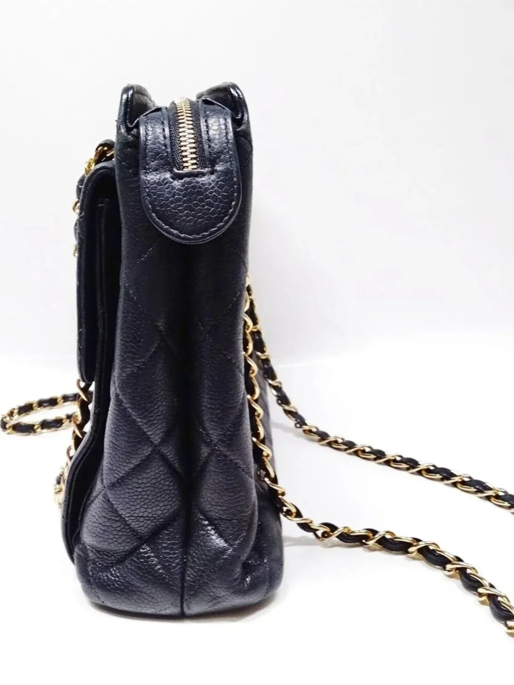 Authentic Chanel Vintage CC Shoulder Bag Black Quilted Leather Gold Chain Bag - Picture 5 of 16